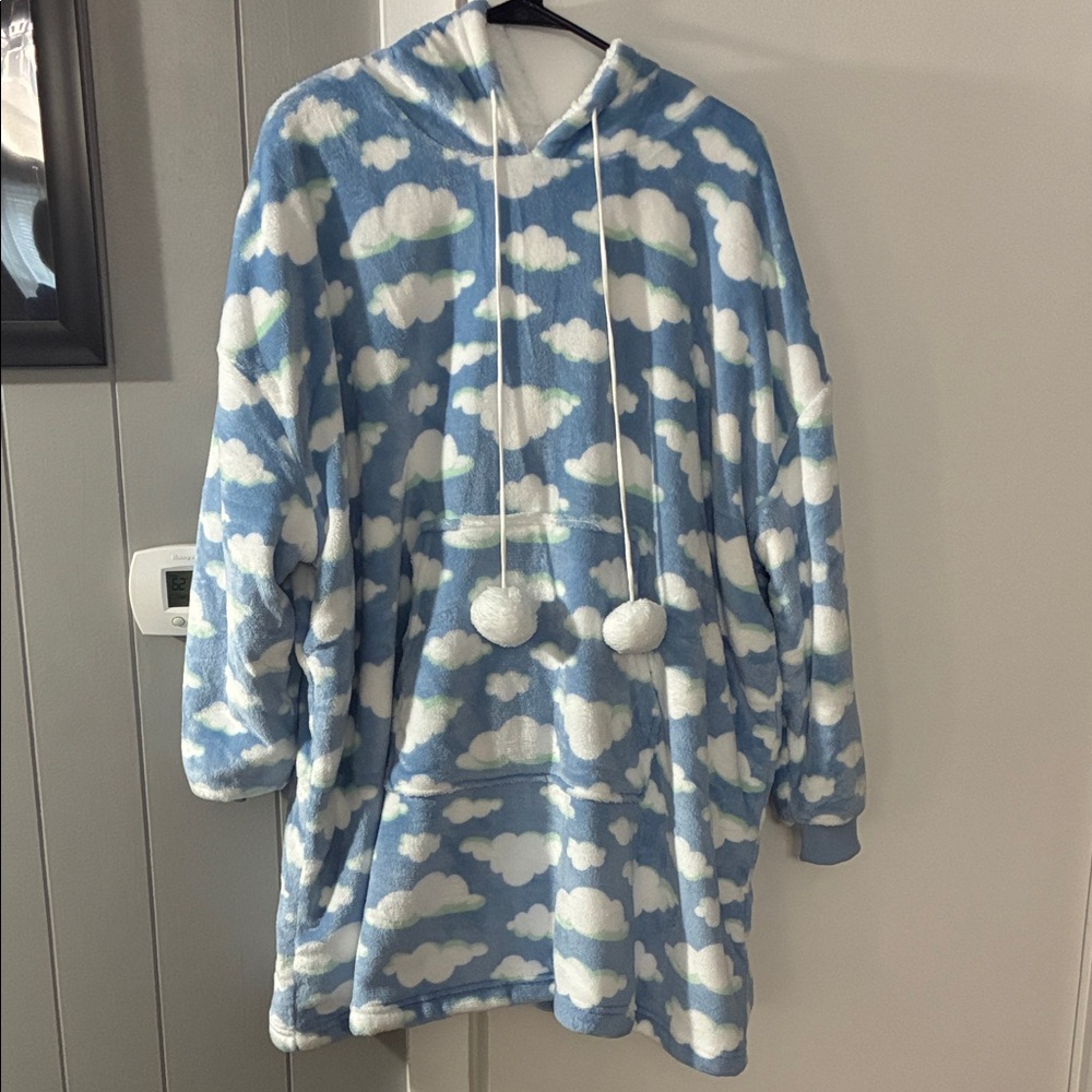 Cozy Blue Cloud Print Women's Hoodie